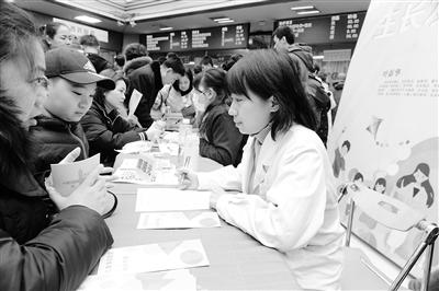 蘭州大學(xué)第一醫(yī)院舉行“新年！新高度！”兒童保健義診活動(dòng)