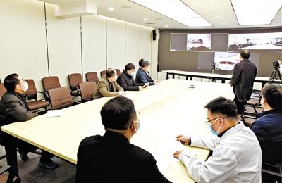 蘭大校長嚴(yán)純?nèi)A等視頻連線蘭大一院、二院支援湖北醫(yī)療隊(duì)員