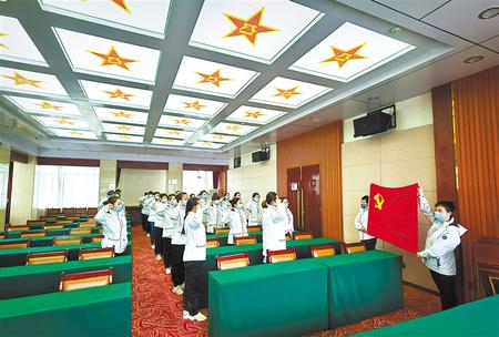 一次難得的黨課——甘肅第二、第三批援鄂醫(yī)療隊(duì)預(yù)備黨員宣誓儀式側(cè)記