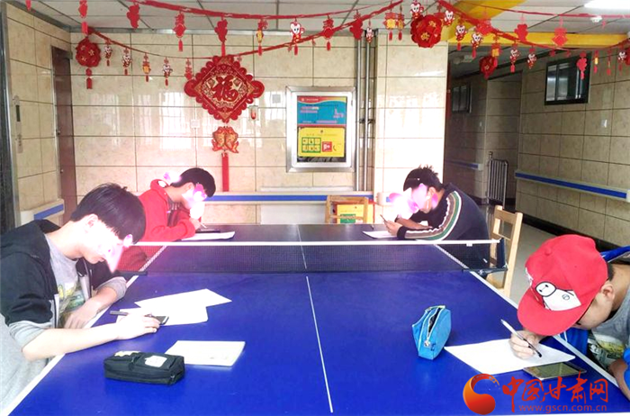 停課不?？?蘭州市兒童福利院組織初三學(xué)生首次線上月考 