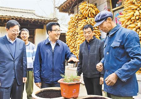 林鐸在天水市調(diào)研脫貧攻堅(jiān)工作時強(qiáng)調(diào) 完善掛牌督戰(zhàn)機(jī)制 見底見效整改問題 確保如期高質(zhì)量打贏脫貧攻堅(jiān)收官戰(zhàn)