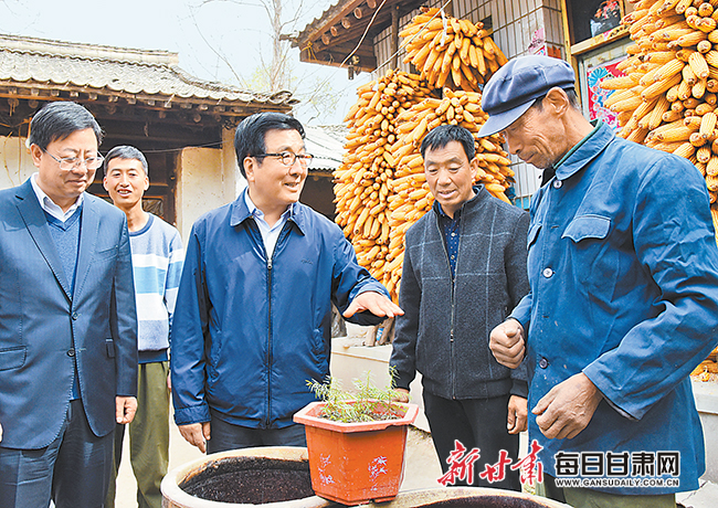 林鐸在天水市調(diào)研脫貧攻堅(jiān)工作時強(qiáng)調(diào) 完善掛牌督戰(zhàn)機(jī)制 見底見效整改問題 確保如期高質(zhì)量打贏脫貧攻堅(jiān)收官戰(zhàn)