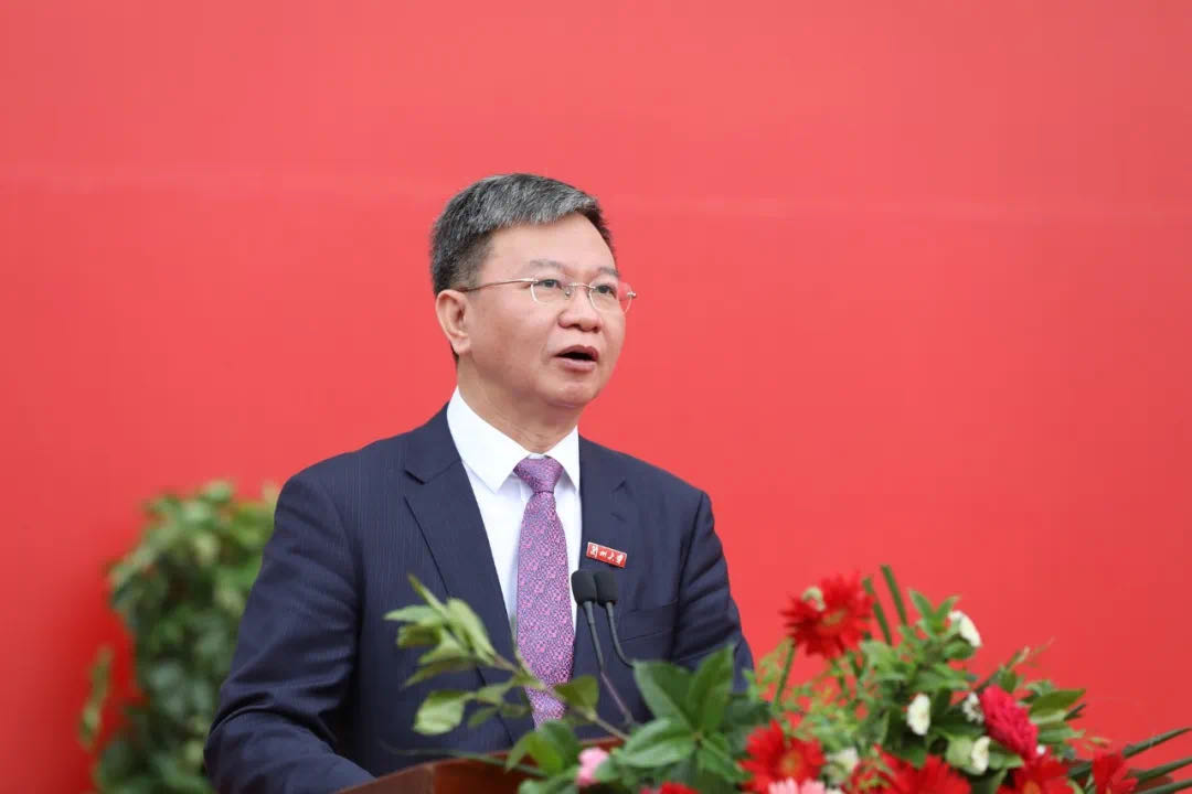 蘭州大學(xué)校長嚴純?nèi)A寄語2020屆本科畢業(yè)生：做敢擔當、能擔當、有擔當?shù)娜?>
        </a><em>蘭州大學(xué)校長嚴純?nèi)A寄語2020屆本科畢業(yè)生：做敢擔當、能擔當、有擔當?shù)娜?/em></li>
    <li><a  target=