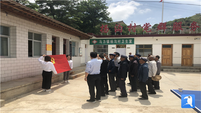 6月29日，天水市武山縣紀委監(jiān)委組織黨員干部在馬力鎮(zhèn)楊溝村重溫入黨誓詞。_副本.jpg