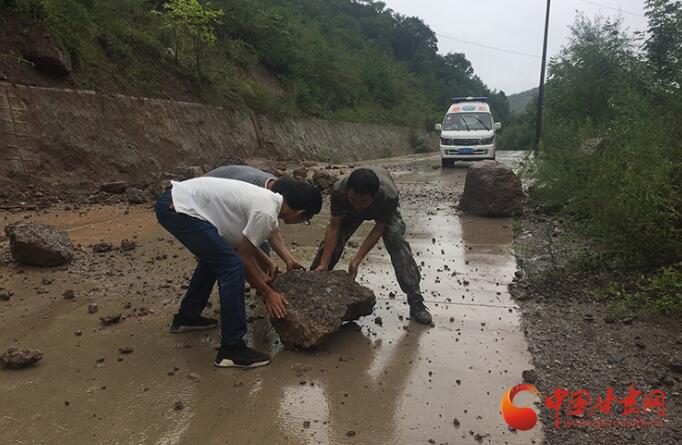 康縣長壩鎮(zhèn)：鏟車、120合力“逆行”救援群眾  