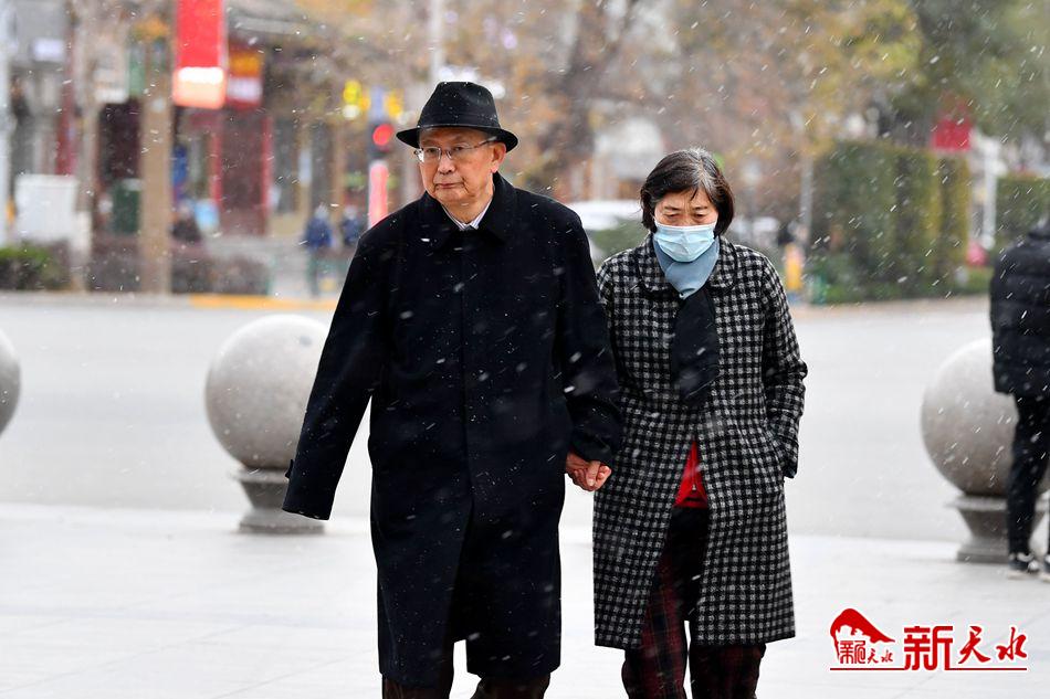 初雪來了！一起在天水街頭，共赴“白頭”！