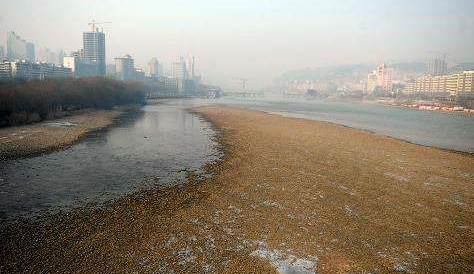 市民：黃河水位大降會不會影響供水？ 水務(wù)部門：枯水期流量偏小屬于正?，F(xiàn)象