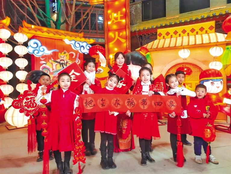 原創(chuàng)音樂電視《全家?！废蛱m州市人民拜年！