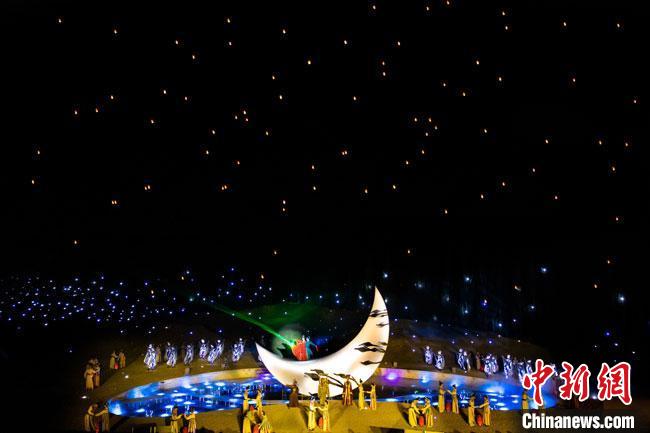 圖為大型沙漠實(shí)景演出《敦煌盛典》演出劇照。(資料圖) 敦煌市委宣傳部供圖
