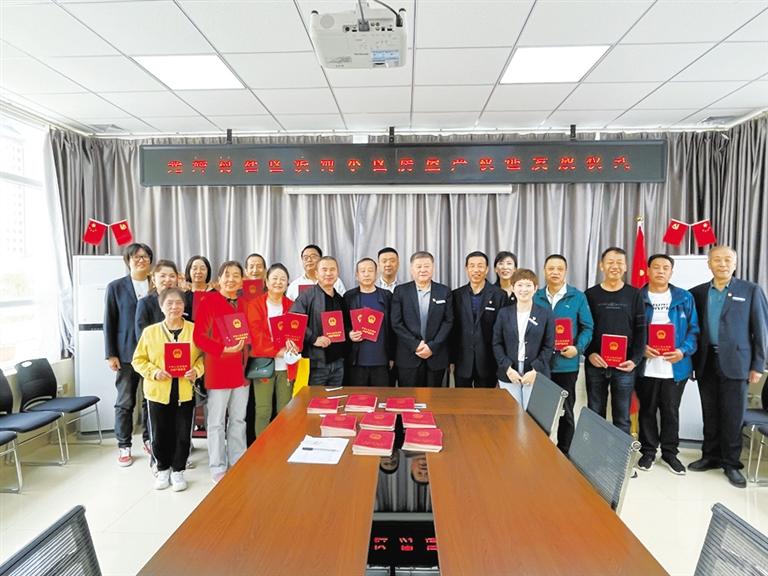 蘭州廣武門街道光輝村社區(qū) 91戶居民終于拿到了房產(chǎn)證！