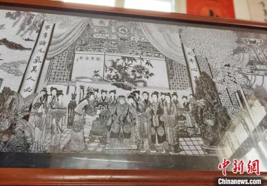 圖為陶世清的影雕作品?！钅?攝