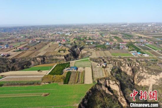 圖為位于甘肅省慶陽市西峰區(qū)境內(nèi)的南佐遺址地貌。(資料圖) 甘肅省文物局供圖