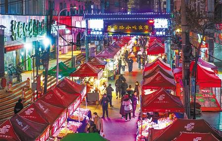 蘭州市城關(guān)區(qū)正寧路小吃夜市、南關(guān)民族風(fēng)味一條街恢復(fù)營業(yè)
