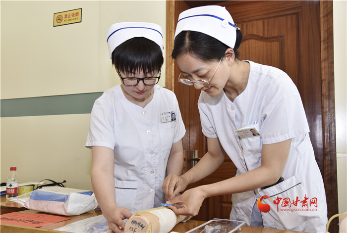 解聘哺乳期女工，違法！法院判決用人單位承擔雙倍賠償