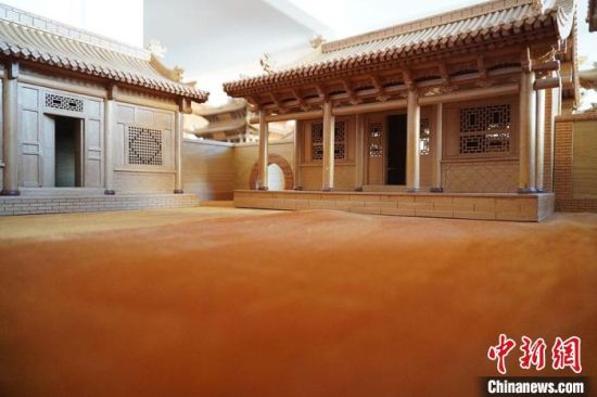 圖為微縮建筑蘭州四合院內(nèi)部結(jié)構(gòu)?！【琶赖┰?　攝