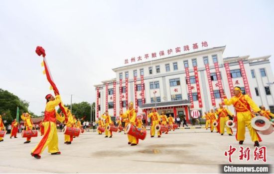 2021年6月30日，蘭州太平鼓教育保護實踐基地啟動儀式在蘭州新區(qū)舉行。(資料圖) 高展 攝