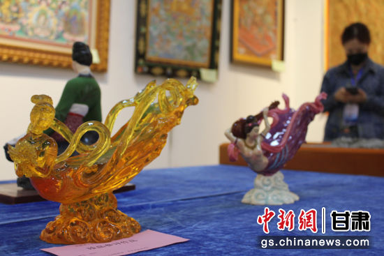 圖為敦煌飛天造型的作品。徐雪 攝