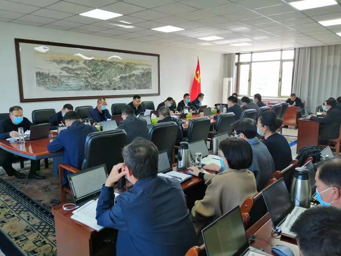 10月17日，金昌市紀(jì)委召開常委會(huì)（擴(kuò)大）會(huì)議，專題學(xué)習(xí)交流習(xí)近平總書記代表第十九屆中央委員會(huì)向黨的二十大所作的報(bào)告，研究學(xué)習(xí)宣傳貫徹落實(shí)工作。.jpg