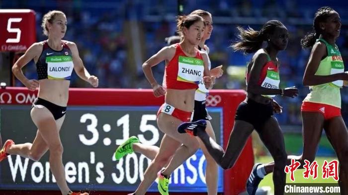 2016年8月，中國(guó)選手張新艷參加里約奧運(yùn)會(huì)田徑女子3000米障礙賽預(yù)賽。(資料圖) 受訪者供圖