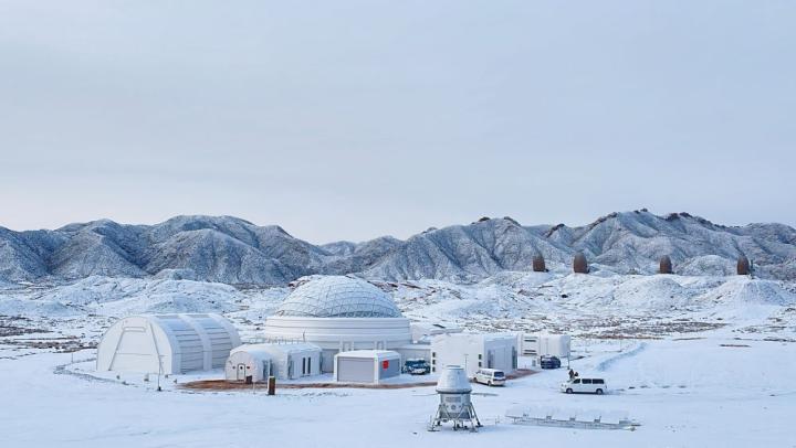 2023年12月14日拍攝的甘肅省金昌市“火星1號(hào)基地”雪后景象。新華社發(fā)(李婷 攝)