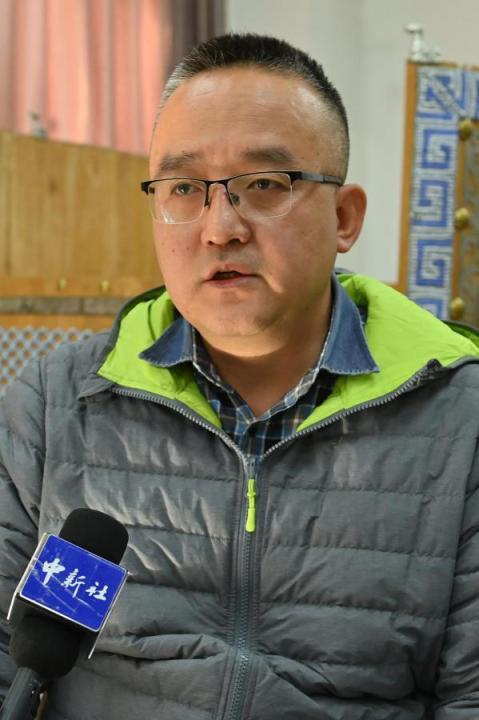 謝焱，甘肅省文物考古研究所副研究館員、考古研究二部主任、田野考古項目負責人。主持參與了張家川馬家塬戰(zhàn)國西戎墓地、臨潭磨溝齊家文化墓地等20多項考古調(diào)查、發(fā)掘工作，曾獲得中國國家文物局田野考古二、三等獎，“十二五”文物保護科學和技術(shù)創(chuàng)新二等獎等榮譽。