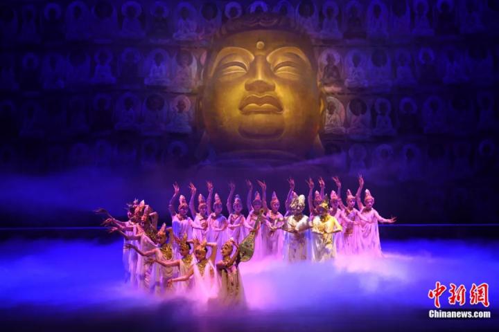2024年2月23日晚，中國(guó)經(jīng)典舞劇《絲路花雨》在甘肅蘭州演出恭賀新春。李亞龍 攝