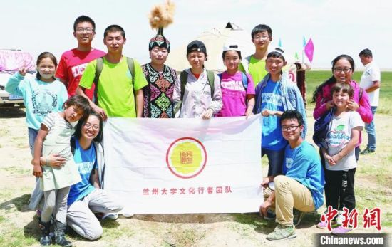 圖為蘭州大學(xué)文化行者團隊走進民族社區(qū)。(資料圖)蘭州大學(xué)供圖